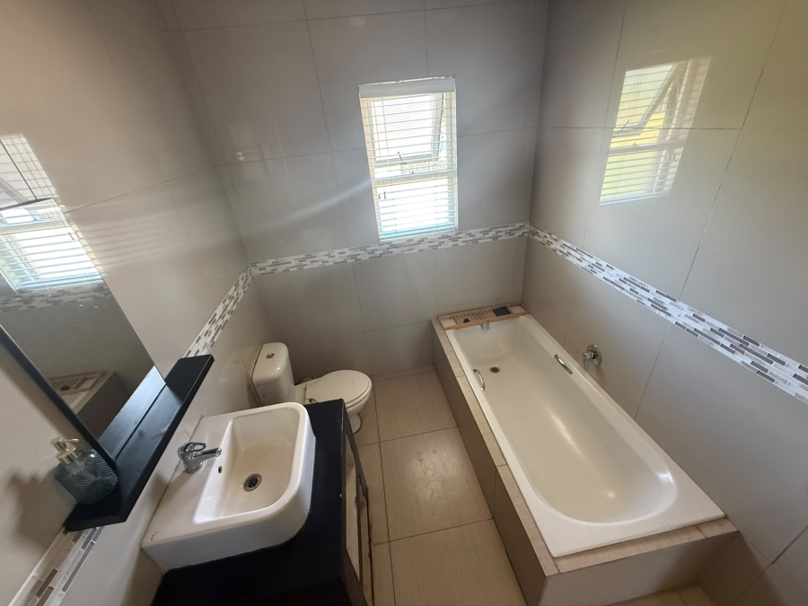 4 Bedroom Property for Sale in Roodewal Free State